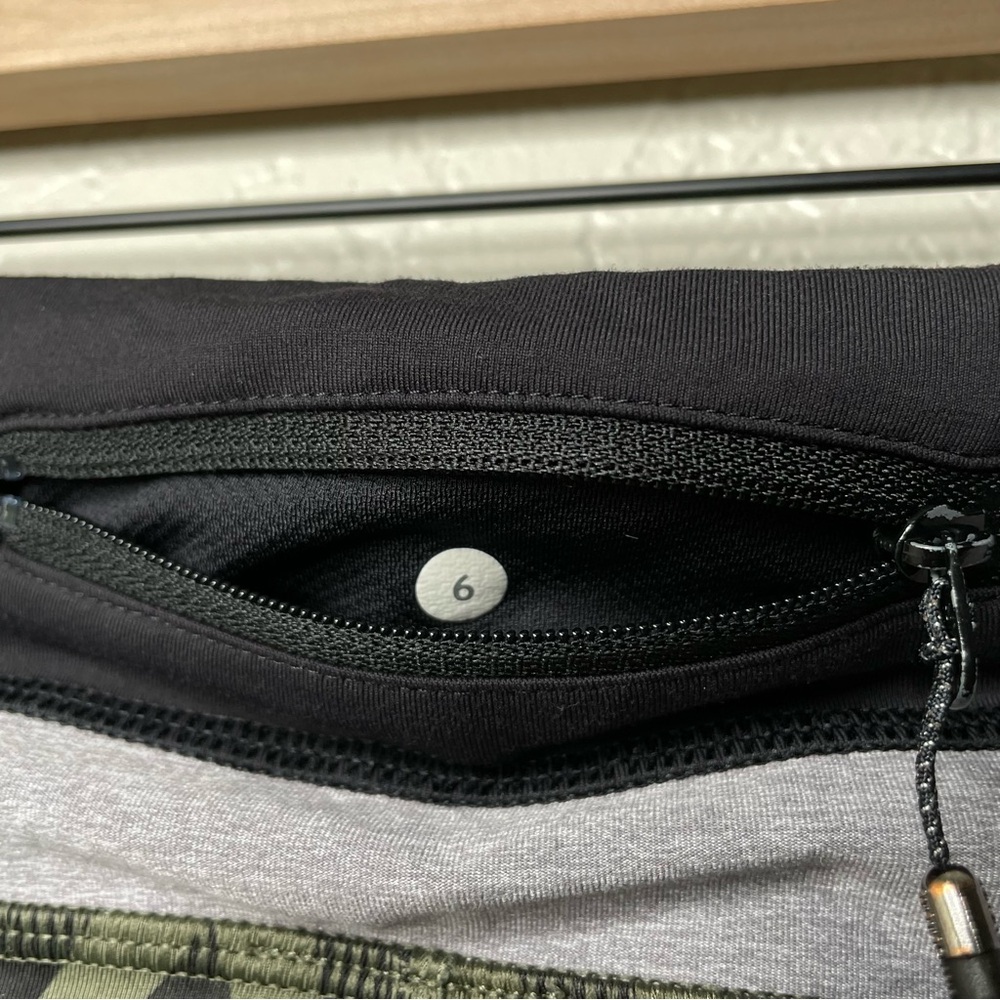Lululemon Run: Inspire Crop II Leggings Chevron Shuffle Fatigue Green Black - Picture 11 of 11
